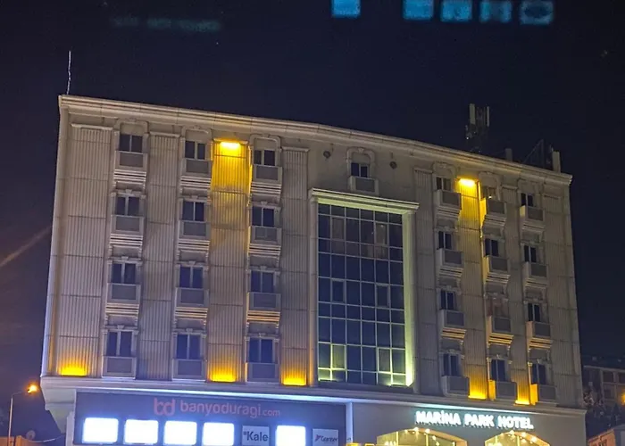 Marina Park מלון